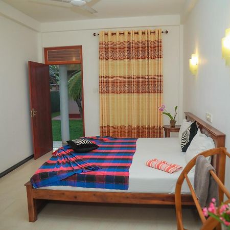 Hasaranga Holiday House Hikkaduwa Bagian luar foto