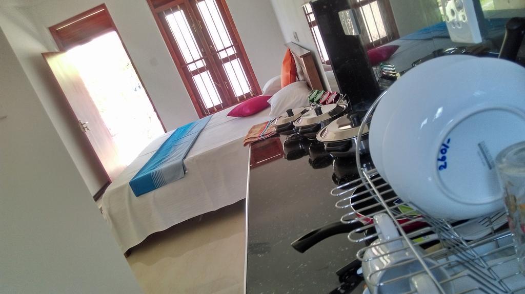 Hasaranga Holiday House Hikkaduwa Bagian luar foto