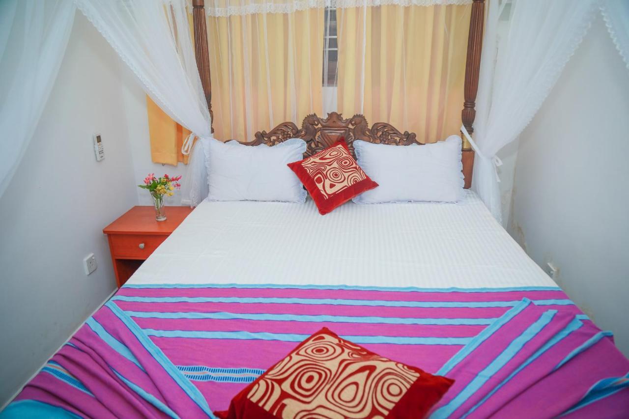 Hasaranga Holiday House Hikkaduwa Bagian luar foto