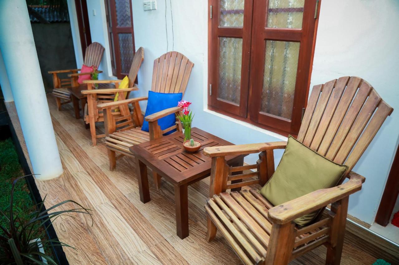 Hasaranga Holiday House Hikkaduwa Bagian luar foto