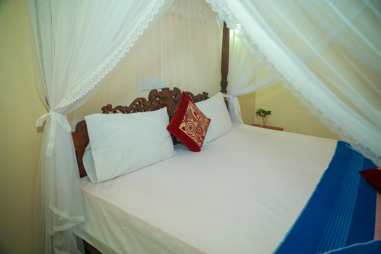 Hasaranga Holiday House Hikkaduwa Bagian luar foto