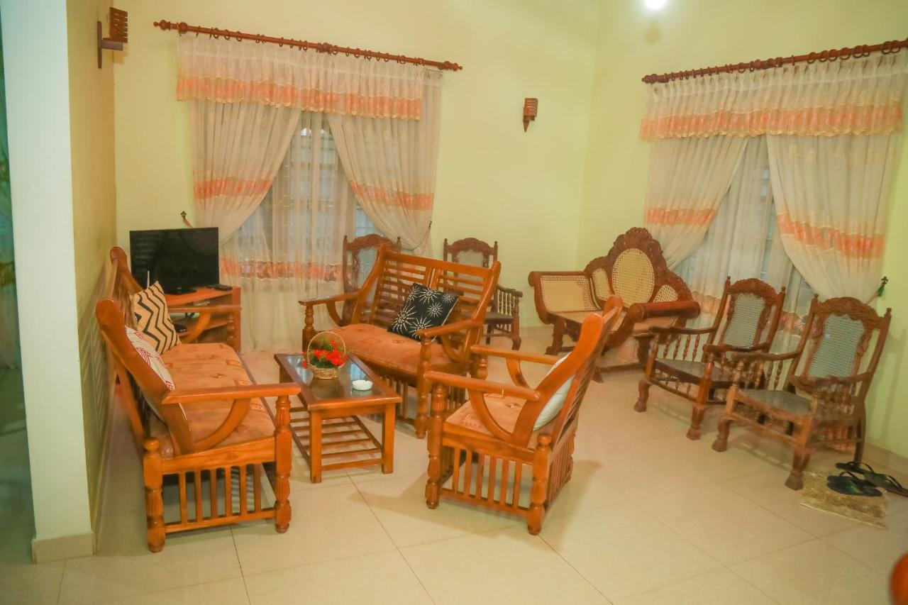 Hasaranga Holiday House Hikkaduwa Bagian luar foto