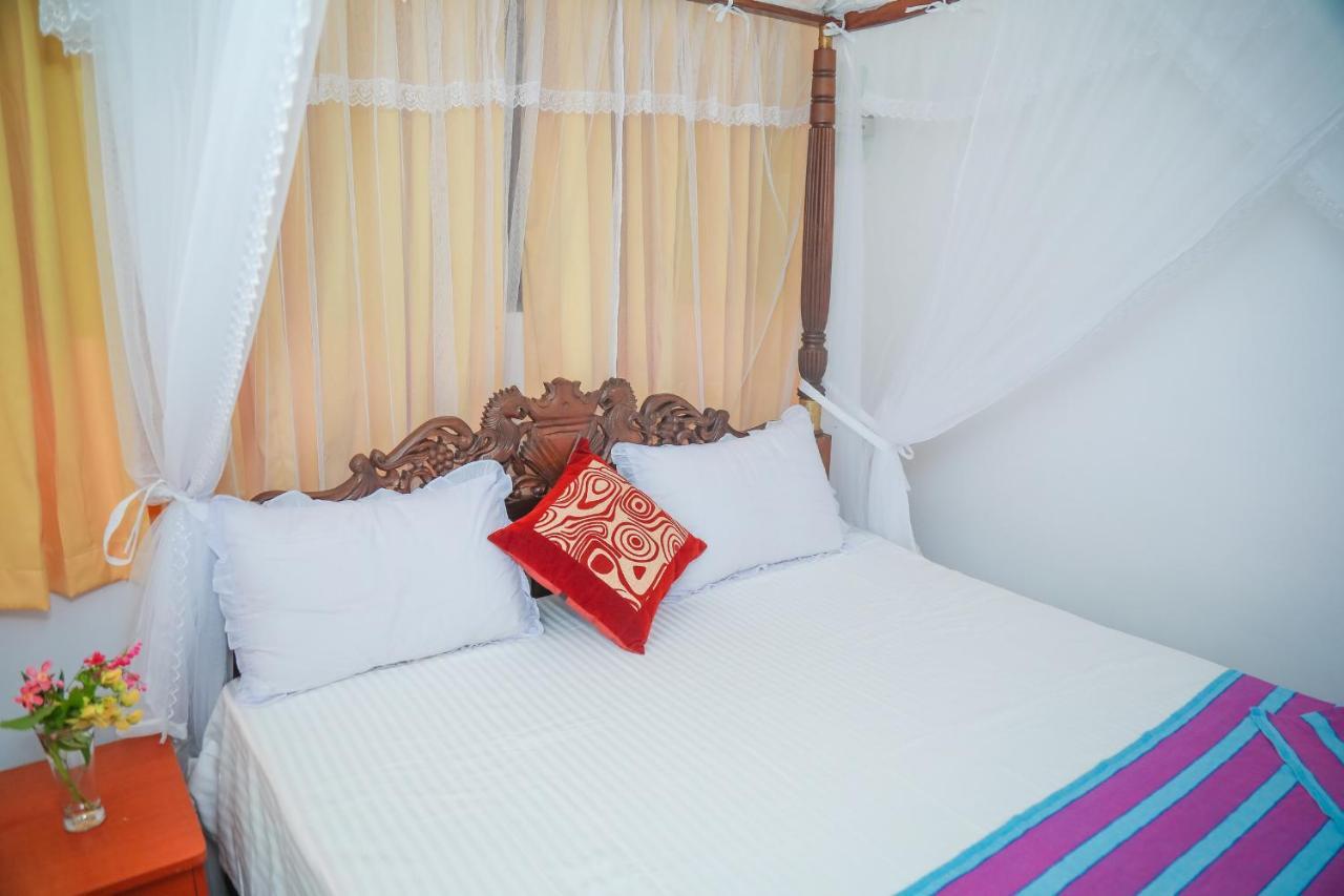 Hasaranga Holiday House Hikkaduwa Bagian luar foto